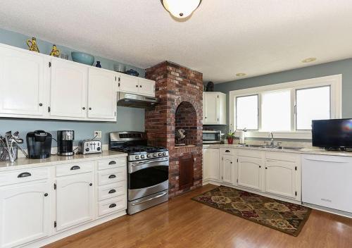 803 Commercial St Home