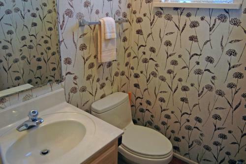 Claim Jumper Condo #7
