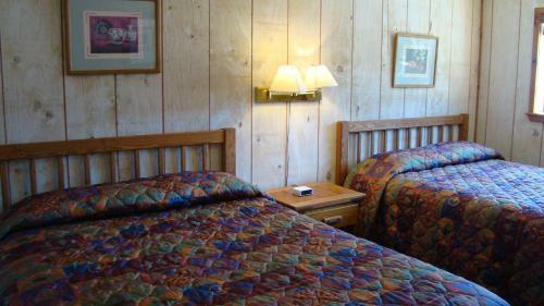 Riverside Lodge & Cabins