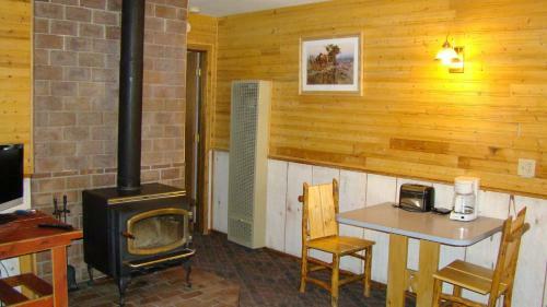 Riverside Lodge & Cabins