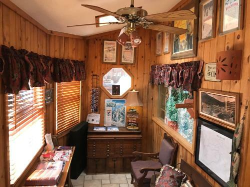 Riverside Lodge & Cabins