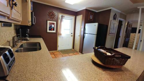 Claim Jumper Townhouse 22