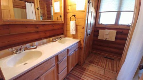 River Chant Lodge