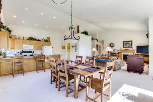 Eagle Crest Nature Retreat