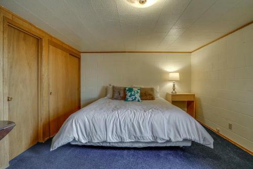 Mid Century Deschutes River Cabin