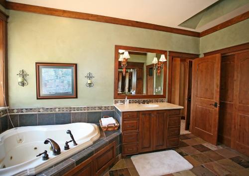 Peregrine Point 103 Home