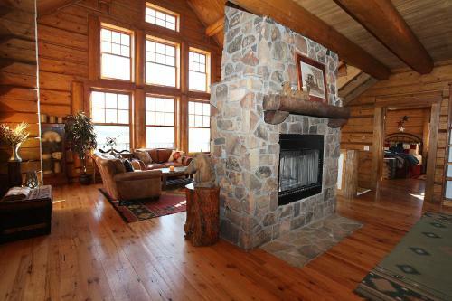 633 Golden Eagle Trail Home