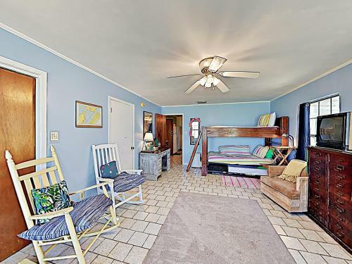 Fulton Beach Four-bedroom House Home