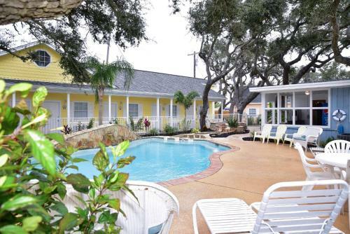Hotel Pelican Bay Resort