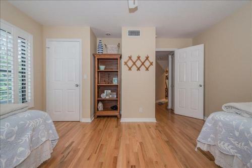 Homes-371 Gulf Blvd