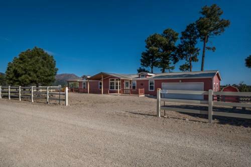 M Top Ranch - Three Bedroom Cabin