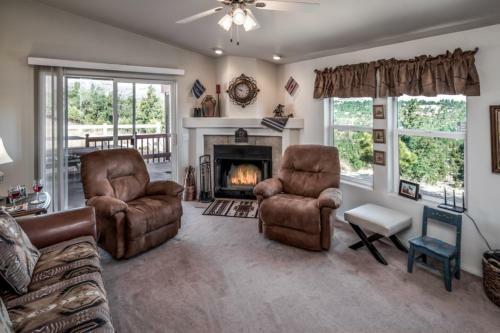 M Top Ranch - Three Bedroom Cabin