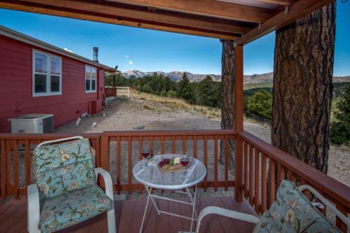 M Top Ranch - Three Bedroom Cabin