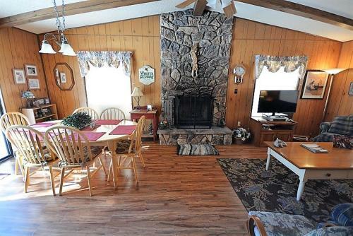 100 Whitt Retreat - Three Bedroom