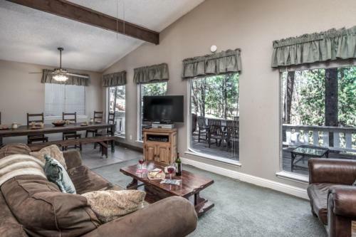 1st Wood N' Box Lodge - Three Bedroom