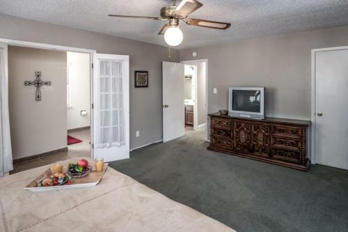 1st Wood N' Box Lodge - Three Bedroom