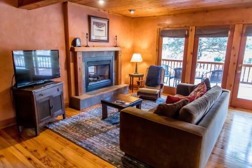 Ruidoso Lodge Cabin #10