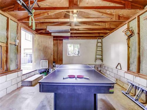Foxfire Haven, 3 Bedrooms, Hot Tub, Pool Table, Ping Pong, Wifi, Sleeps 8