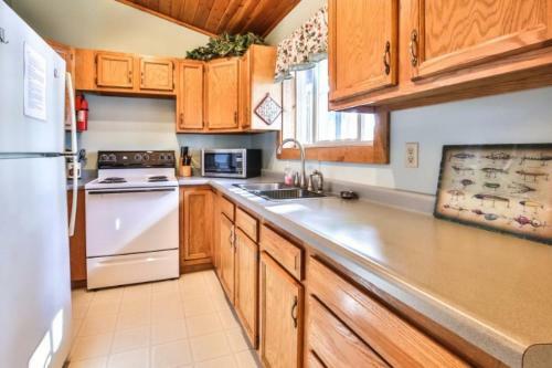 Cottage 8 - Hiller's Pine Haven