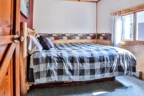 Cottage 10 - Hiller's Pine Haven Cottage