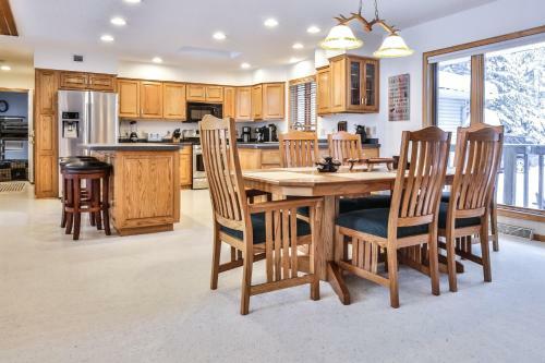 Whitewoods Cove - Hiller Vacation Homes