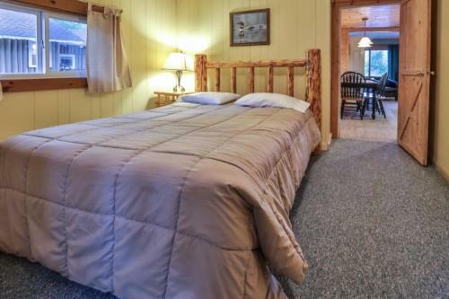Cottage 5 - Hiller's Pine Haven