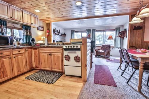 Cottage 4 - Hiller's Pine Haven Cottage