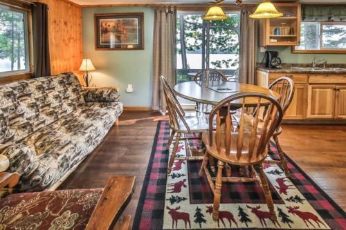 Cottage 2 - Hiller's Pine Haven