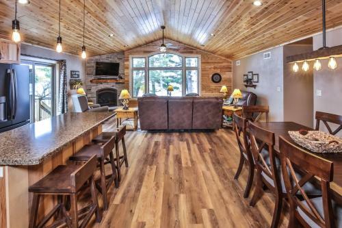 Nature's Edge - Hiller Vacation Homes Home