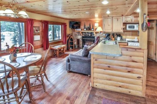 Cottage 6 - Hiller's Pine Haven