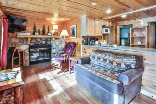 Cottage 6 - Hiller's Pine Haven