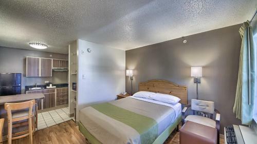 Hotel Studio 6 San Antonio - Six Flags
