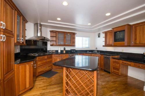 Immaculate Triplex Home Steps To Windansea Beach!