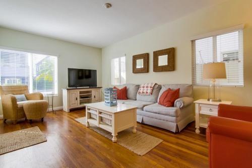 Little Big Pearl Home
