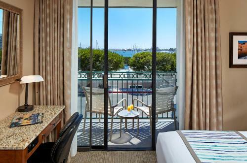 Hotel Glorietta Bay Inn