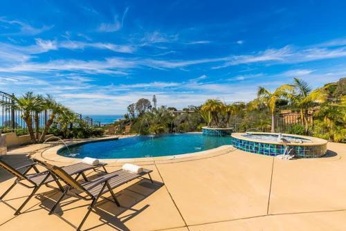 #6092 - Endless Elegance Six-bedroom Holiday Home