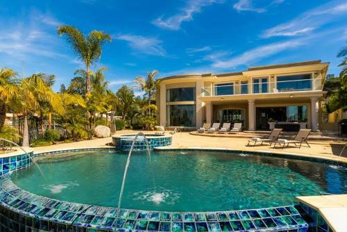 #6092 - Endless Elegance Six-bedroom Holiday Home