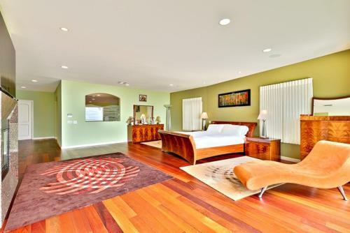 #6092 - Endless Elegance Six-bedroom Holiday Home