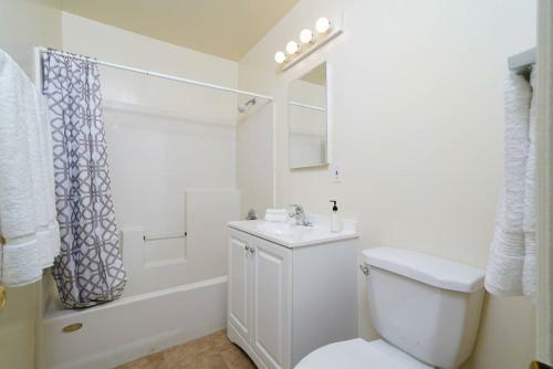 Three-bedroom, Three-bath Apt In Pacific Beach