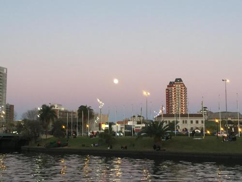 Muy Centrico Frente Al Rio