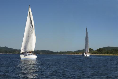Caba�as Del Dique Frente Al Lago