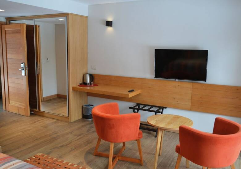 Hotel Hoster�a Huen�