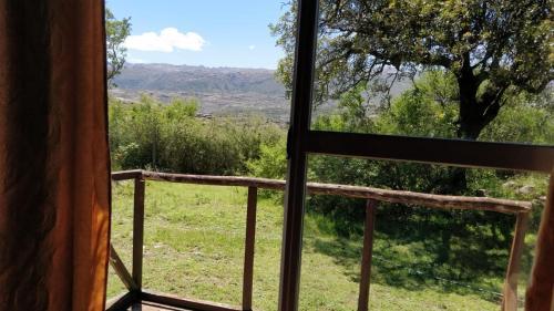 Caba�a De Troncos En La Monta�a
