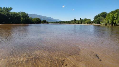 Caba�a De Troncos En La Monta�a