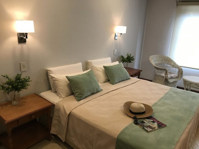 Flora Apartments