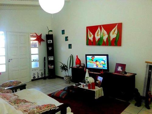 Apart Happy Birds House
