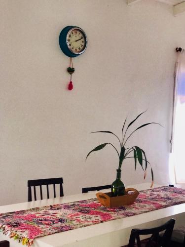 Apart Happy Birds House