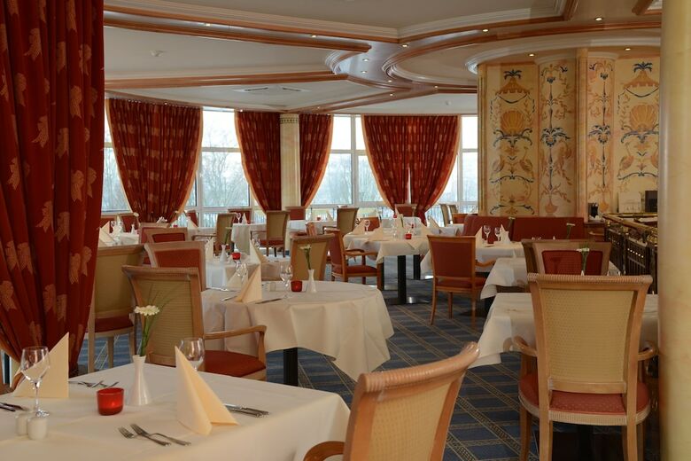 The Monarch Hotel