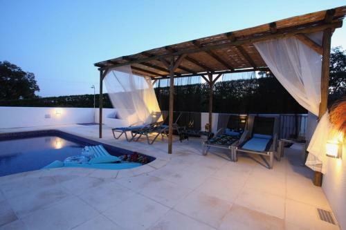 Villa Os Pinheiros
