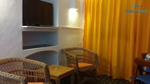Hostal Balaia Gardens